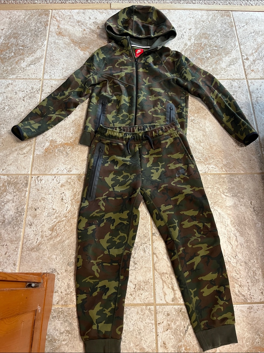 Nike Tech Boys(L) Set in good condition